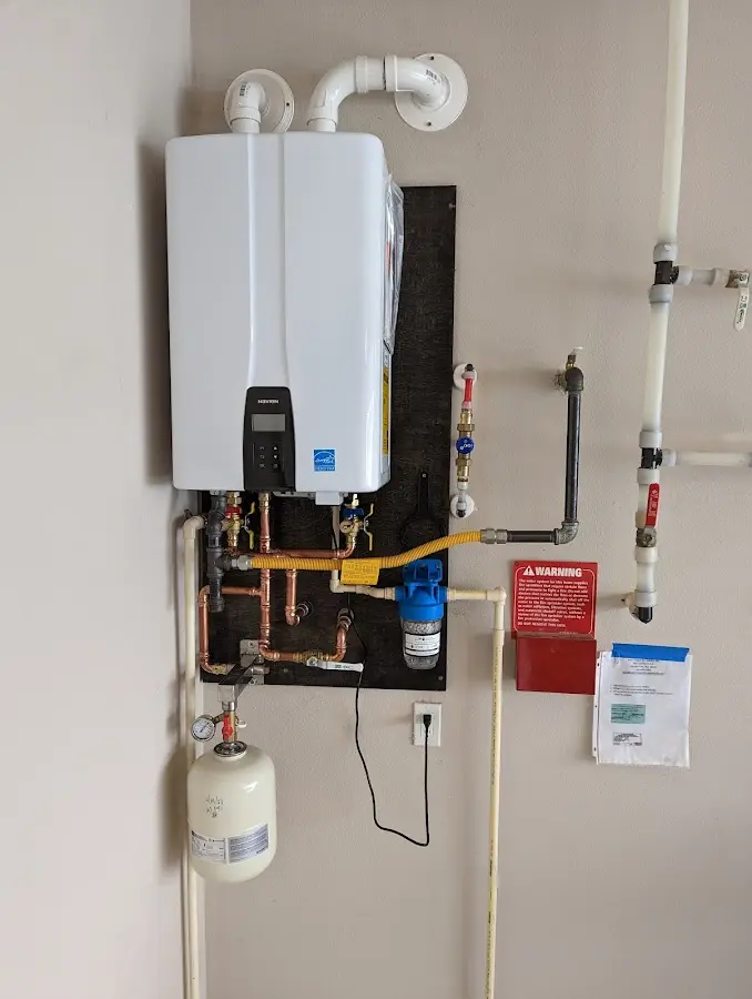 Professional plumber installing copper piping in a Chillicothe home